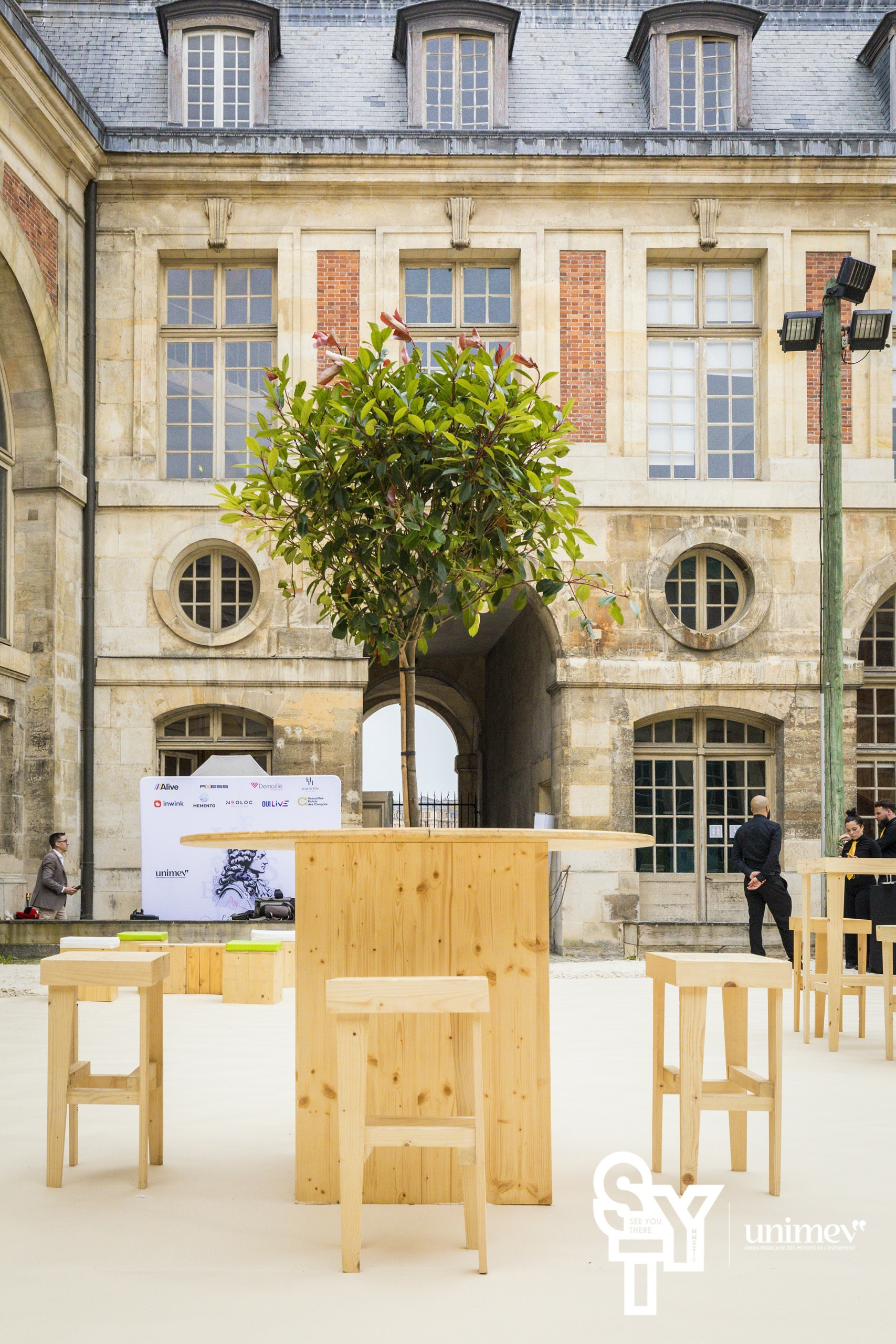 Cocktail en extérieur à Versailles dans le Patio des Grandes Écuries – 200 personnes