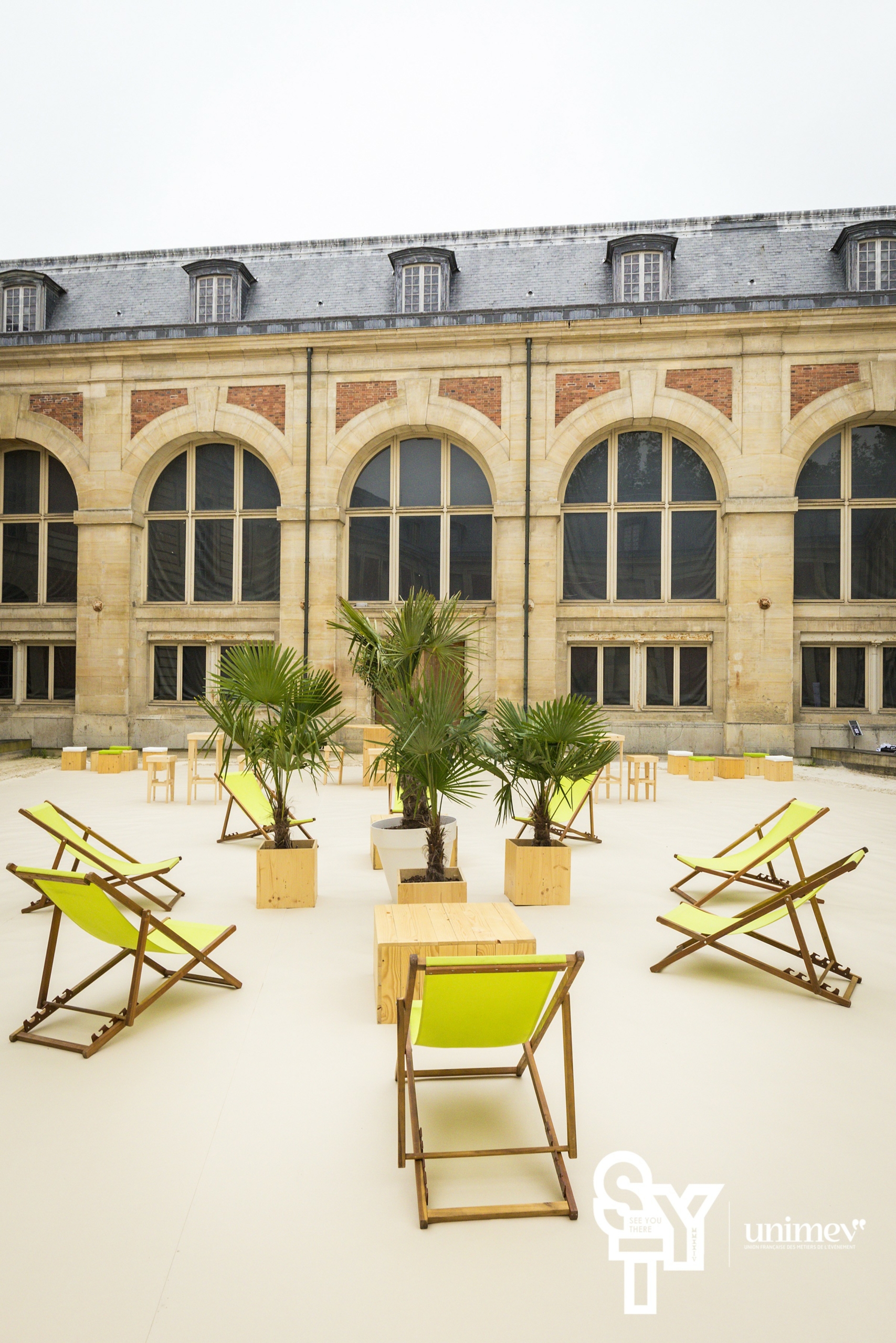 Cour intérieure de l'Académie Équestre de Versailles - Format cocktail pour 200 personnes maximum