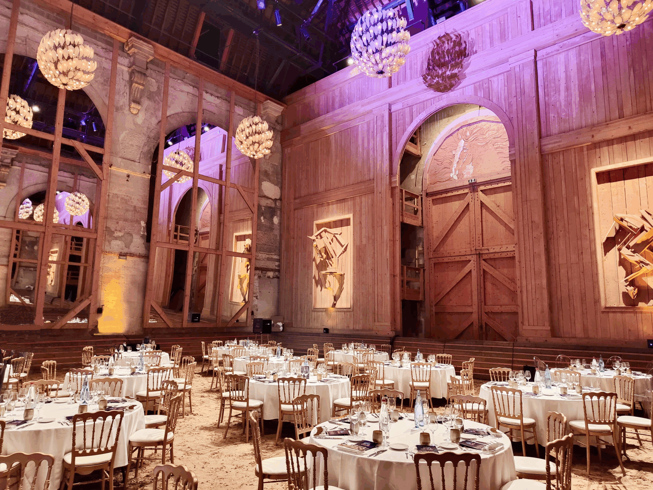 Manège de l'Académie Équestre de Versailles - Format dîner de gala pour 320 personnes au maximum.