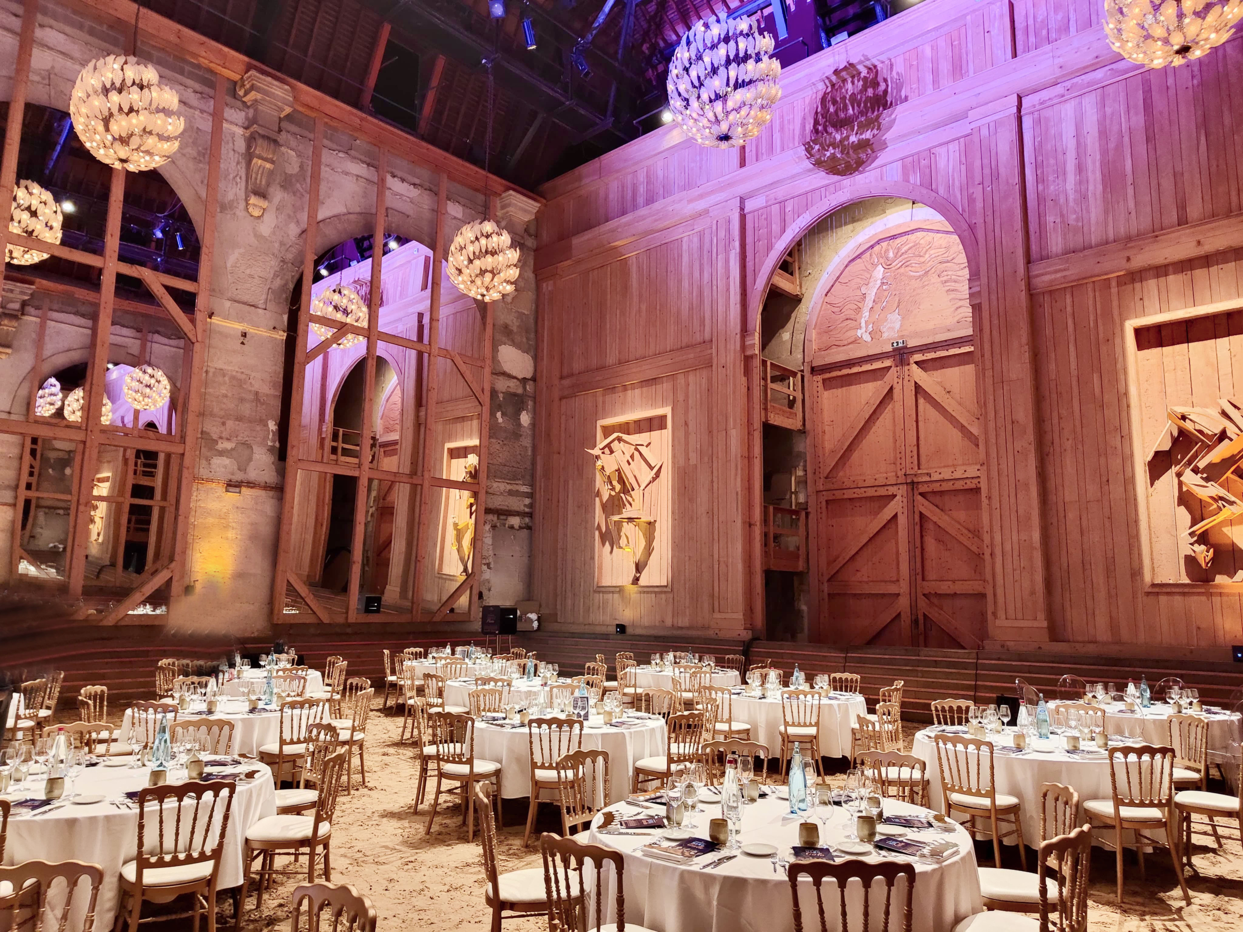 Dîner de gala au Manège de l’Académie Équestre, 300 convives à Versailles