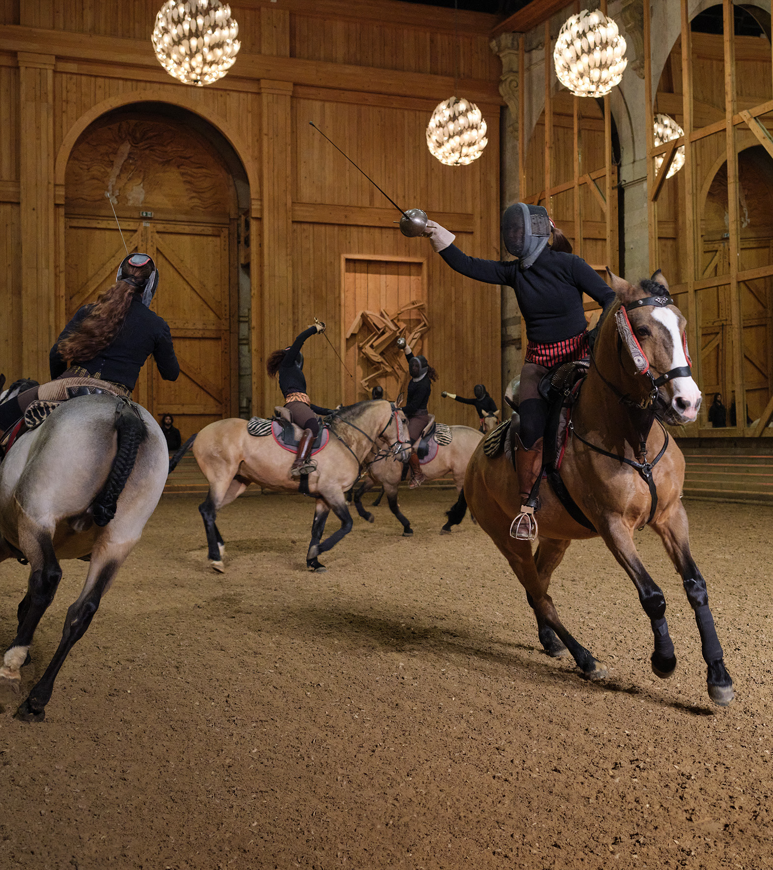 Manège de l'Académie Équestre de Versailles - Format spectacle Équestre "La voie de l'écuyère" - escrime